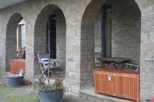 Eingang mit überdachter Terasse